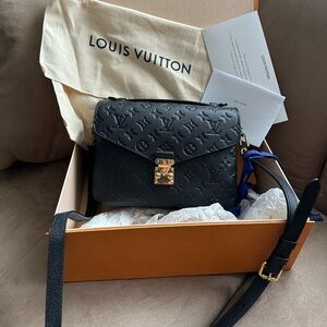 Louis Vuitton Pochette Métis Empreinte Leather Noir